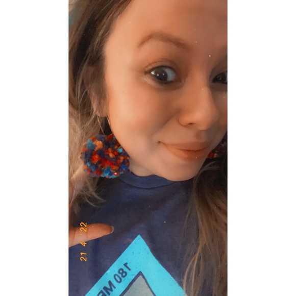 💚💚💚LG Pom Pom earrings - Picture 3 of 3